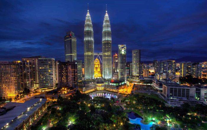 Cladiri moderne   Turnurile Petronas 01
