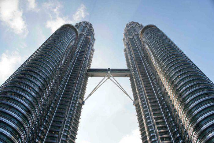 Cladiri moderne   Turnurile Petronas 02